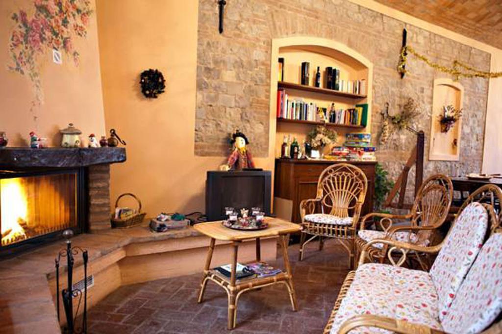 Agriturismo Il Brugnolo Скандиано Экстерьер фото